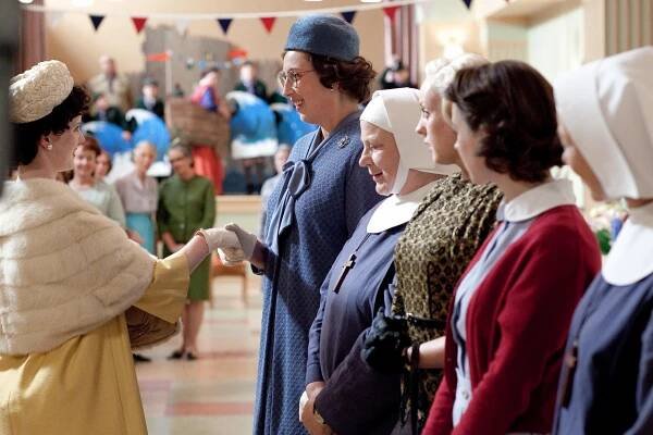 Zavolejte porodní sestřičky - Epizoda 1 - Z filmu - Miranda Hart, Pam Ferris, Helen George