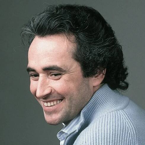 Poslechněte si interpreta José Carreras, sledujte hudební videa, přečtěte si životopis, podívejte se na data turné a další informace.