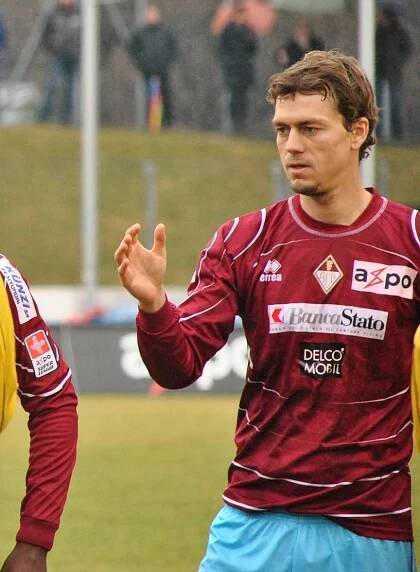 Pergl na Kweukeho: Ty opice! Negře!