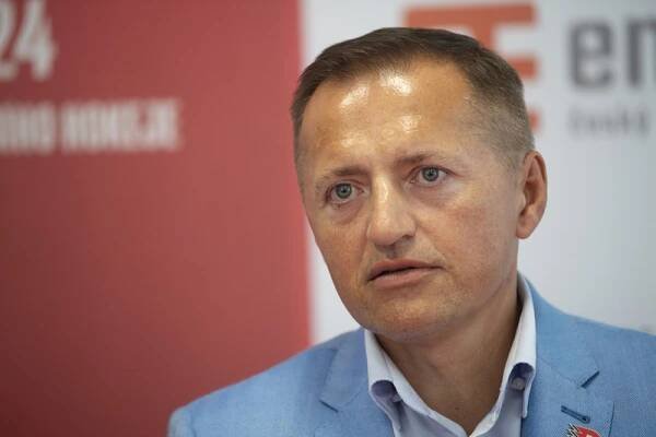Financování Dědkovy sportovní arény má zřejmě vážné trhliny