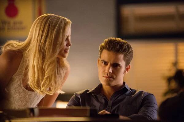 Upíří deníky - Kouzla po škole - Z filmu - Claire Holt, Paul Wesley