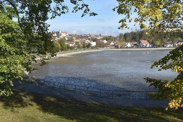 Jedovnický Olšovec se napouští. Rybáře vystřídají o víkendu běžci