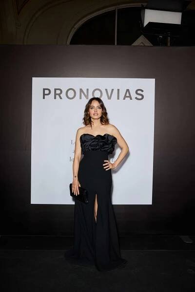 Sempre più cool: sfila la sposa moderna di Pronovias | White Sposa