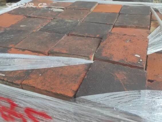 Stará cihlová dlažba, půdovka, půdovky, 13,6 m2