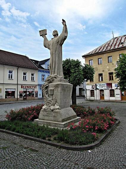 Husovo náměstí v Ledči nad Sázavou