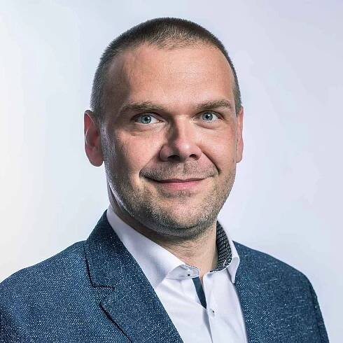 Martin Baxa (SPOLU/ODS) - na kandidátní listině č. 1 - Plzeň, 46 let - vystudovaný učitel, momentálně podruhé primátorem Plzně, od roku 2017 poslanec
