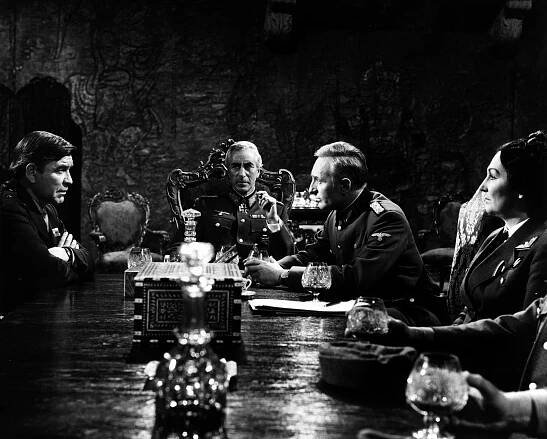 Robert Beatty, Ferdy Mayne, Anton Diffring, Olga Lowe - Kam orli nelétají - Z filmu