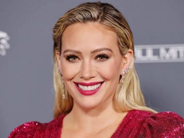 Hilary Duff Got the Longest Hair Extensions Ever for "How I Met Your Father" — See Photos