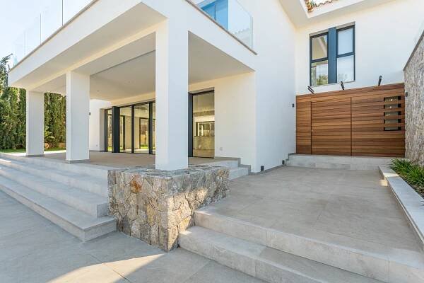 Uniquely reformed villa in Nova Santa Ponsa for sale in Santa Ponsa with Prosperity Mallorca