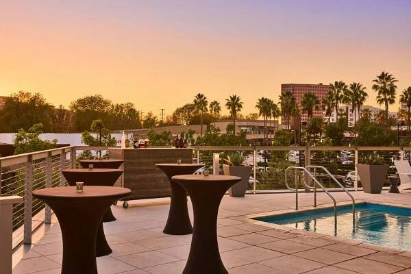 Ac Hotel By Marriott Irvine Exterior photo