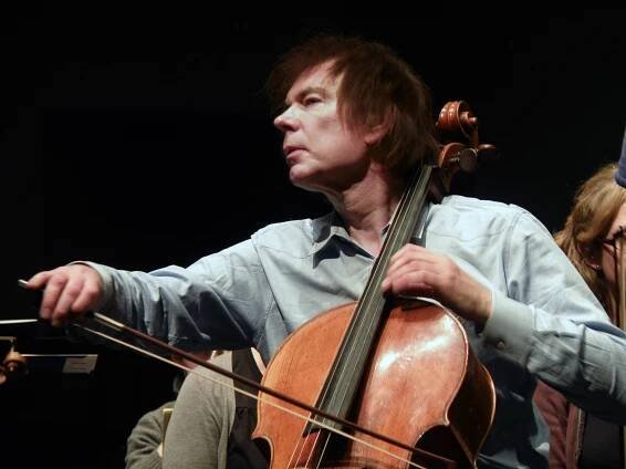 Soubor:Julian Lloyd Webber 2013.jpg – Wikicitáty