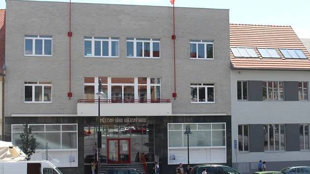 Brod chce živě vysílat zasedání zastupitelů