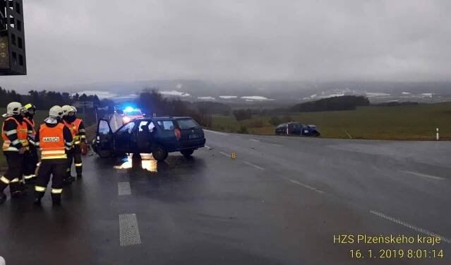 Hasiči ze stanice Domažlice zasahovali ráno u dopravní nehody… | POŽÁRY.cz - ohnisko žhavých zpráv | hasiči aktuálně