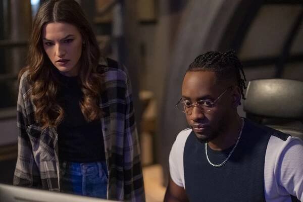 Flash - The Man in the Yellow Tie - Z filmu - Kayla Compton, Brandon McKnight