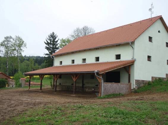 Stáj - DUŠKŮV KOPEC | Kam Ke Koním?