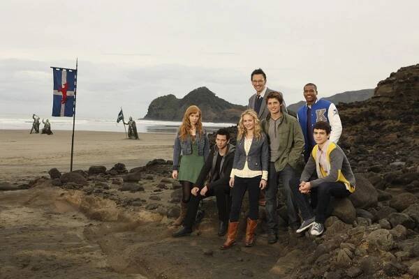 Molly C. Quinn, Devon Graye, Britt Robertson, Steve Valentine, Gregg Sulkin, Joey Pollari - Avalonská střední - Promo
