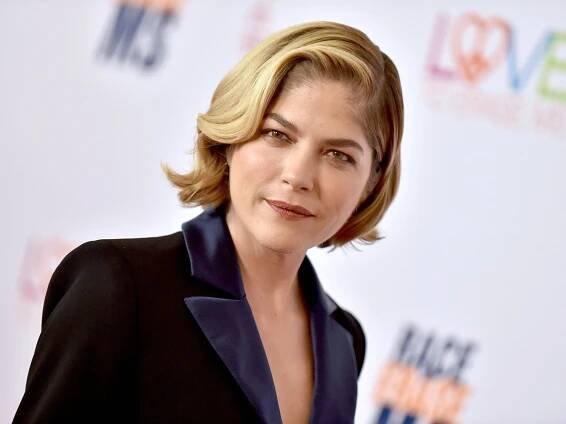 Selma Blair Has a Chic Bowl Cut Now