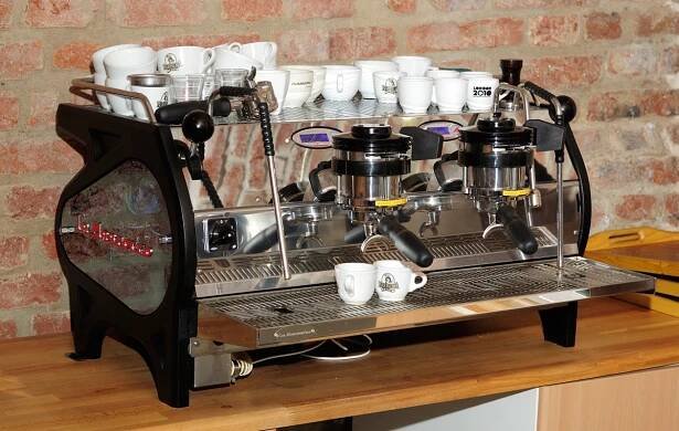 La Marzocco »Strada« – konečně k prohlédnutí v Praze. – Jak na kávu