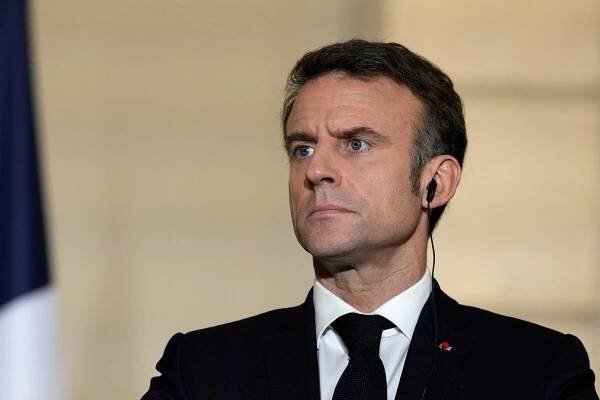 Macron nevylučuje vyslanie vojakov na Ukrajinu, avizoval dodávky rakiet Kyjevu