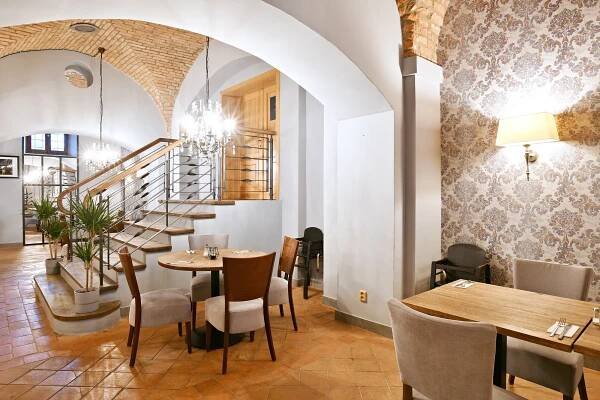 Dárkové vouchery do zámecké restaurace Chateau Ctěnice, platí na jídlo i nápoje