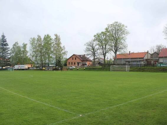 Utkání 21. kola okresního přeboru Pelhřimovska mezi SK Jiřice (v modrém) a FC Ústrašín.