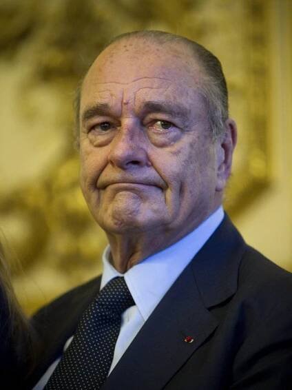 Exprezidenta Chiraka odvezli do nemocnice se zápalem plic. Hned po dovolené