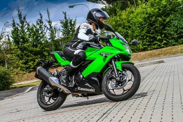 Kawasaki Ninja 250SL: Gimkhama pro Janu