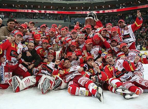 HC Slavia Praha získala mistrovský titul - Videa fanoušků: Růžička a spol. jsou mistry! (8/16)