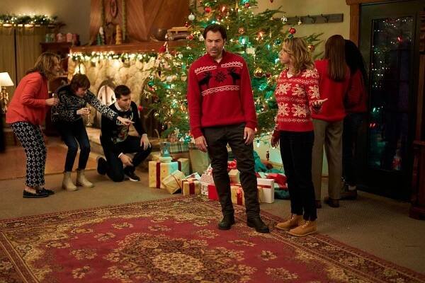 Tim Rozon, Jodie Sweetin - A Christmas in Switzerland - Z filmu