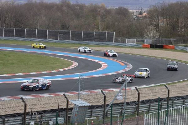 FOTO: Autodrom hostil další ročník vytrvalostního závodu Le Most
