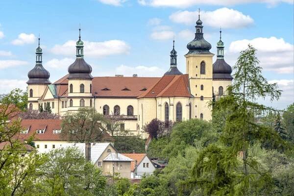 Kostelec nad Černými lesy – zámek – Kolínsko (Cesty a památky)