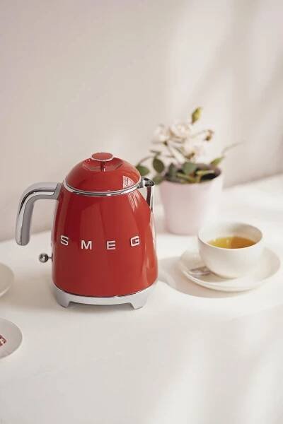 Červená rychlovarná konvice z nerezové oceli 800 ml Retro Style – SMEG
