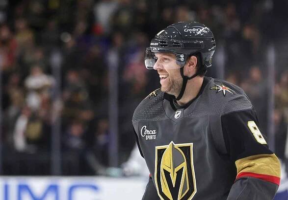 Nový držitel rekordu v počtu zápasů bez přerušení Phil Kessel z týmu Vegas