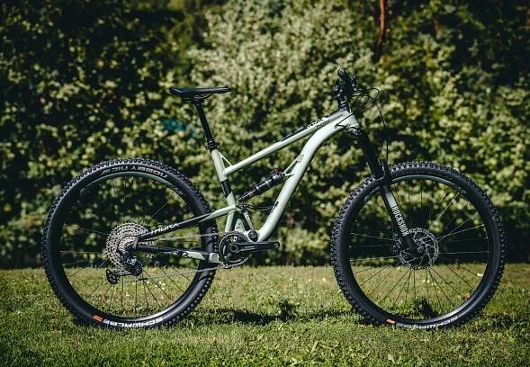 Celoodpružené trail kolo THORX 30 29" | Kellys