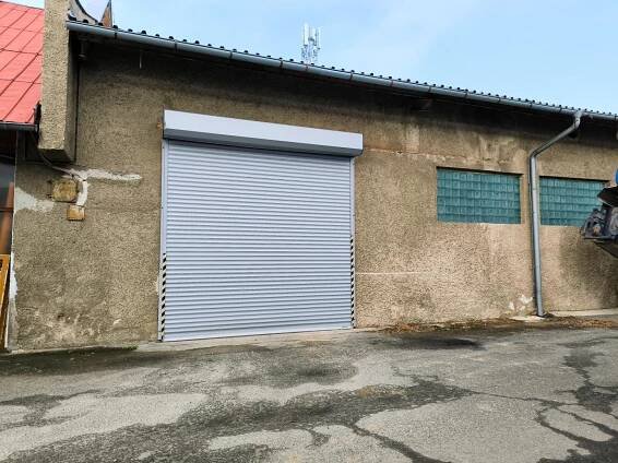 Pronájem, komerční prostory - hala 397m2 + pozemek 2500m2.