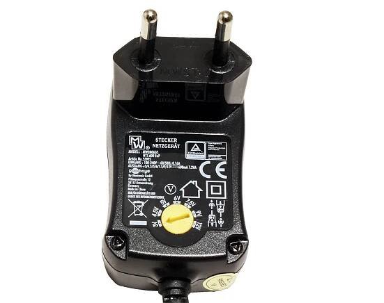 Univerzální napájecí adaptér 3-12V/600mA s USB, černý