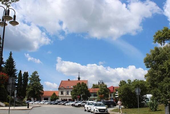 Kam s vnoučaty o prázdninách? Na rozhlednu Královec nad městem Valašské Klobouky