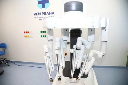 Fotogalerie: Ve VFN budou děti operovat novým robotem - Vitalia.cz