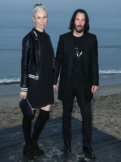 Celý svět zaplavila senzace: Keanu Reeves se v 61 letech oženil. Fanoušci šíleli, média gratulovala. Má to ale háček