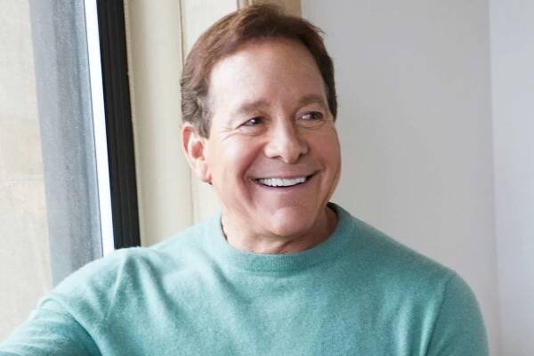 Steve Guttenberg Practiced on a ‘Rubber Hose’ While Learning to Be a Dialysis Tech to Treat Dad at Home