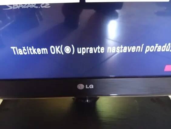 Televize LG 105 cm