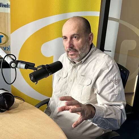 Miroslav Bobek: Jsem pyšný na rezervaci Dja a její obyvatele, nejvíce na gorilí mládě Mobi | Host Frekvence 1