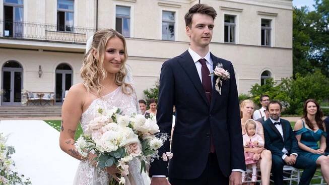 Pohádková svatba tenistky Vondroušové: Ve svatebních šatech vypadala úchvatně – eXtra.cz
