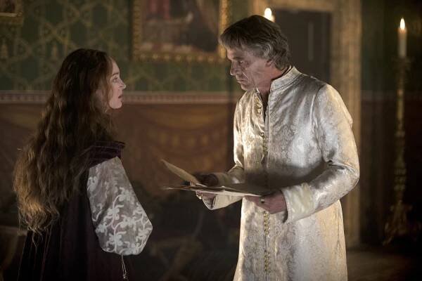 Borgiové - Ořechový bál - Z filmu - Lotte Verbeek, Jeremy Irons