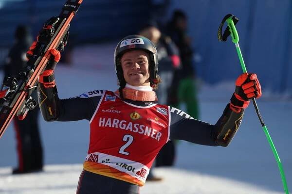 Obří slalom v Alta Badii vyhrál o dvě setiny Braathen, Krýzl si poranil koleno