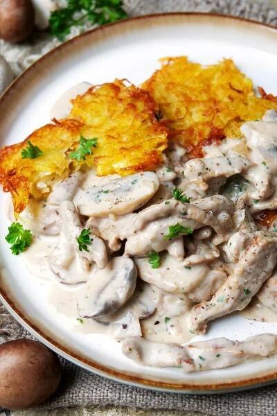 Zürcher Geschnetzeltes mit Pilzen und Kartoffelrösti