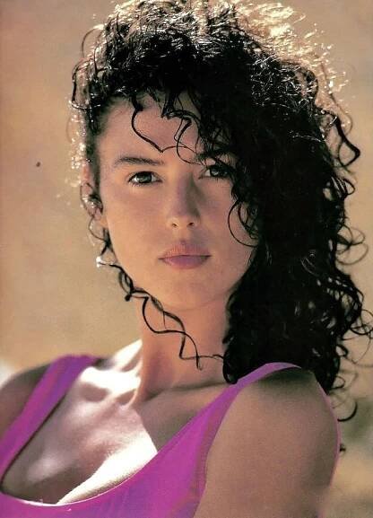 Stunning Photos of Young Monica Bellucci in the 1980s - Rare Historical Photos