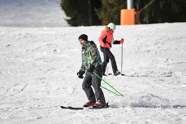 Harusův kopec u Nového Města na Moravě o víkendu ožil lyžaři | Vysočina-news.cz