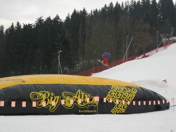 Karolinka zve snowboardisty na bigairbag i závod