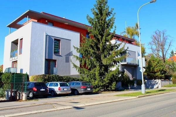 Prodej bytu 2+kk/L, 53m2 + lodžie 7m2, OV, Praha 6 - Suchdol, ul. Suchdolská, sklep